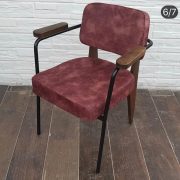 Metal sandalye